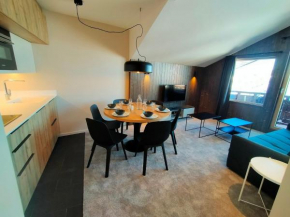 Appartement rénové, 6 pers, 2 chambres, centre village, balcon, triple vitrage, ski-in/ski-out - FR-1-633-45
